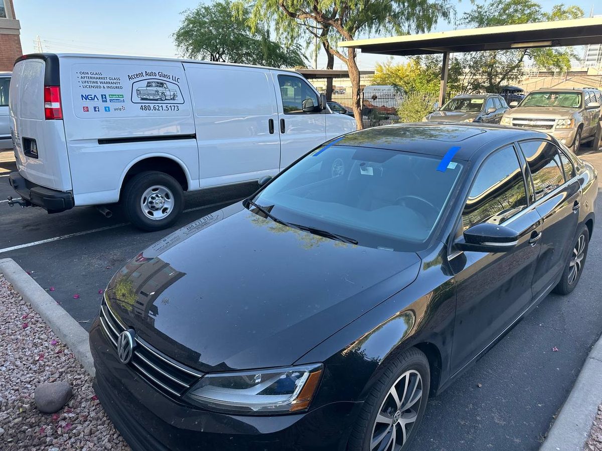 Completed windshield replacement on an SUV, Phoenix driveway install
